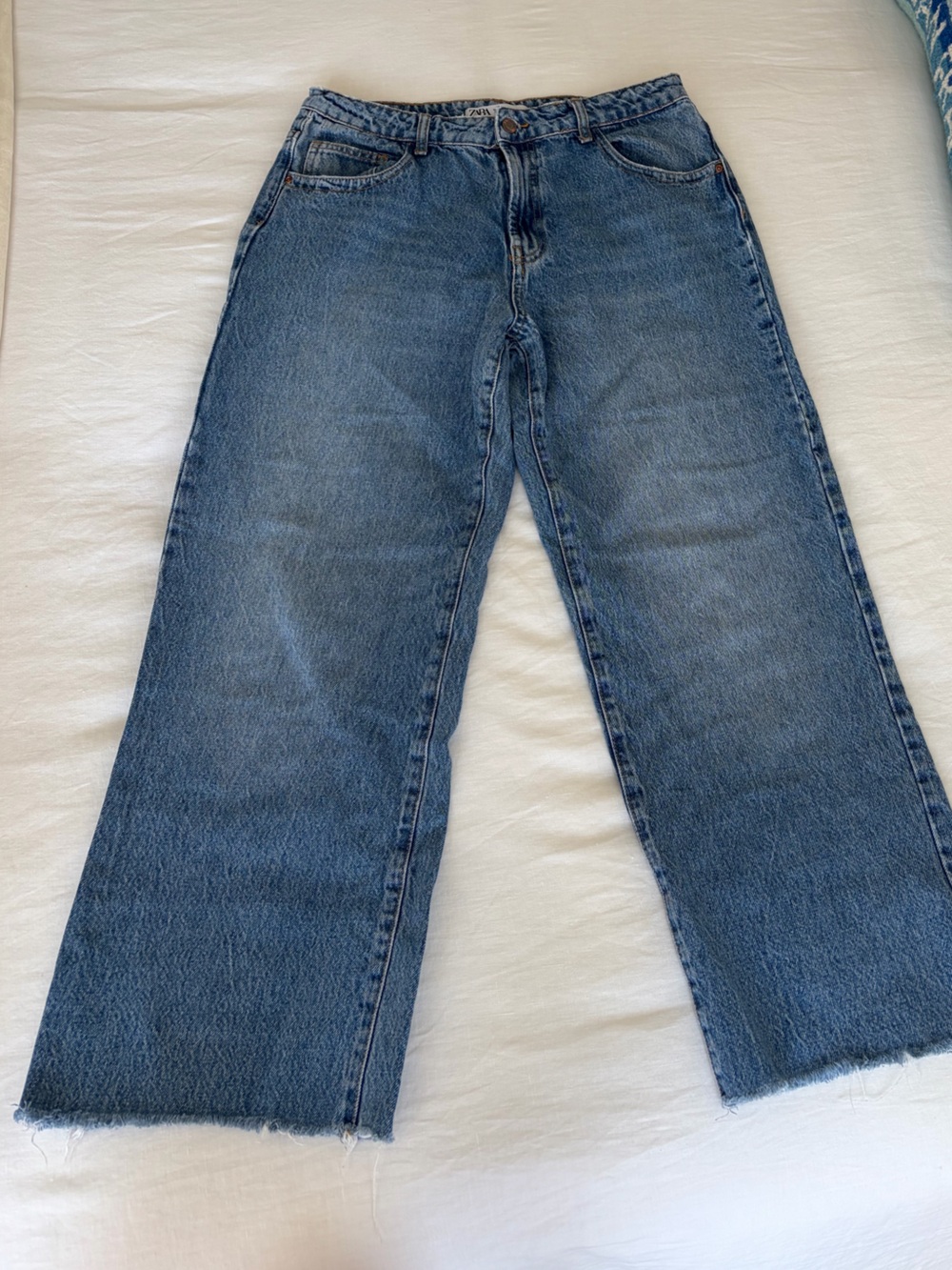 Zara Light Blue Denim Jeans in with Brown Patch